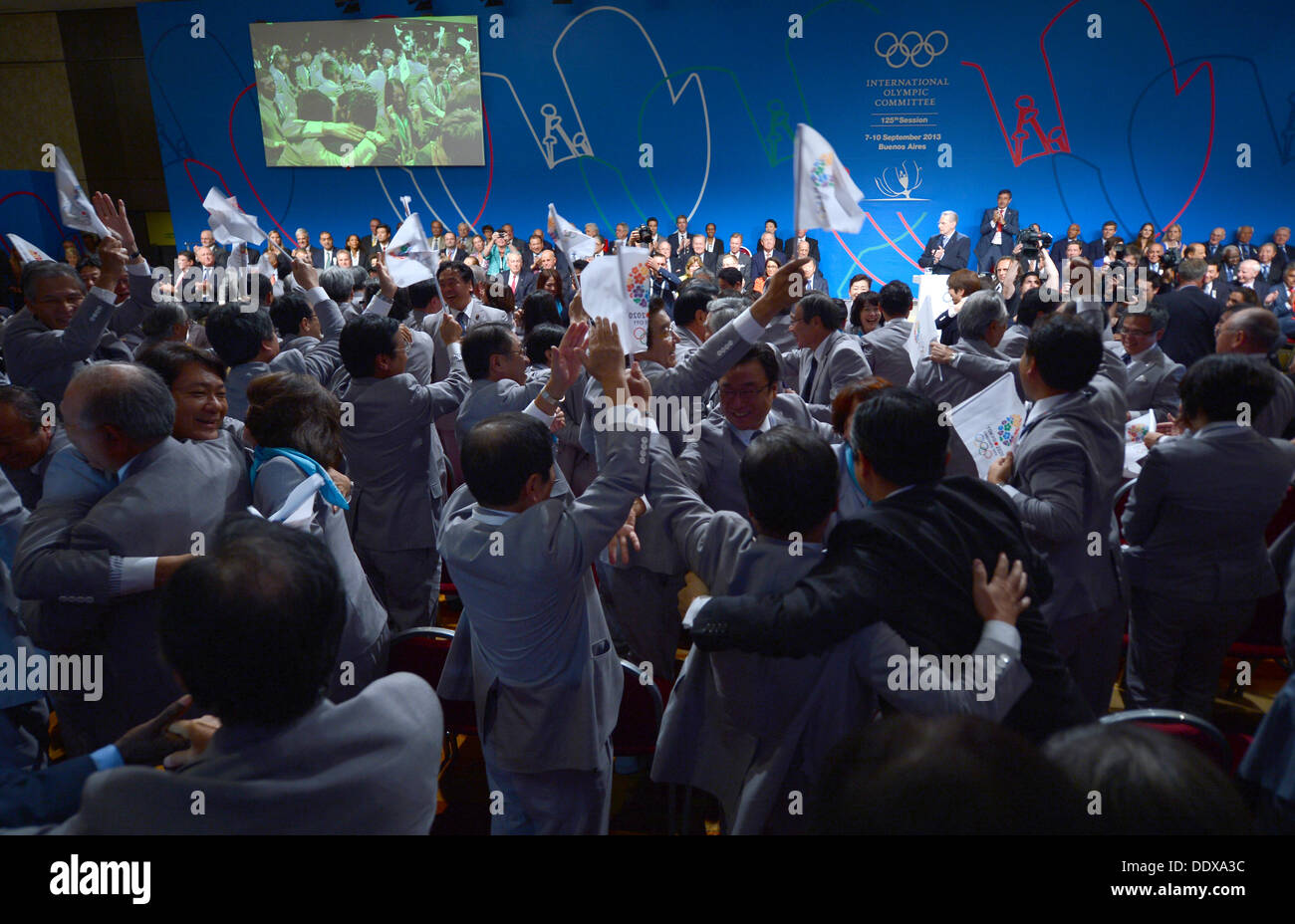 Buenos Aires, Argentinien. 07. Sep, 2013. Mitglieder der Delegation Tokyo 2020 jubilate nach Bekanntgabe der Gastgeberstadt der Olympischen 2020 bei the125th IOC-Session im Hilton Hotel in Buenos Aires, Argentinien, 7. September 2013. Foto: Arne Dedert/Dpa/Alamy Live-Nachrichten Stockfoto