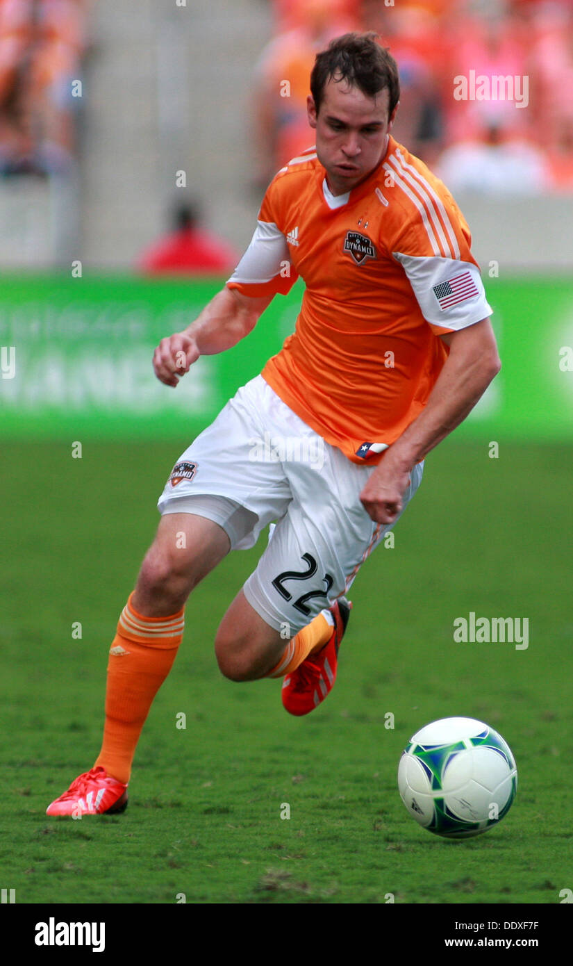 Houston, Texas, USA. 8. September 2013. SEP 08 2013: Houston Dynamo Mittelfeldspieler Brian Ownby #22 fördert den Ball nach vorne während des MLS-Saison-Spiels zwischen Houston Dynamo und die New York Red Bulls von BBVA Compass Stadion in Houston, Texas. Bildnachweis: Csm/Alamy Live-Nachrichten Stockfoto