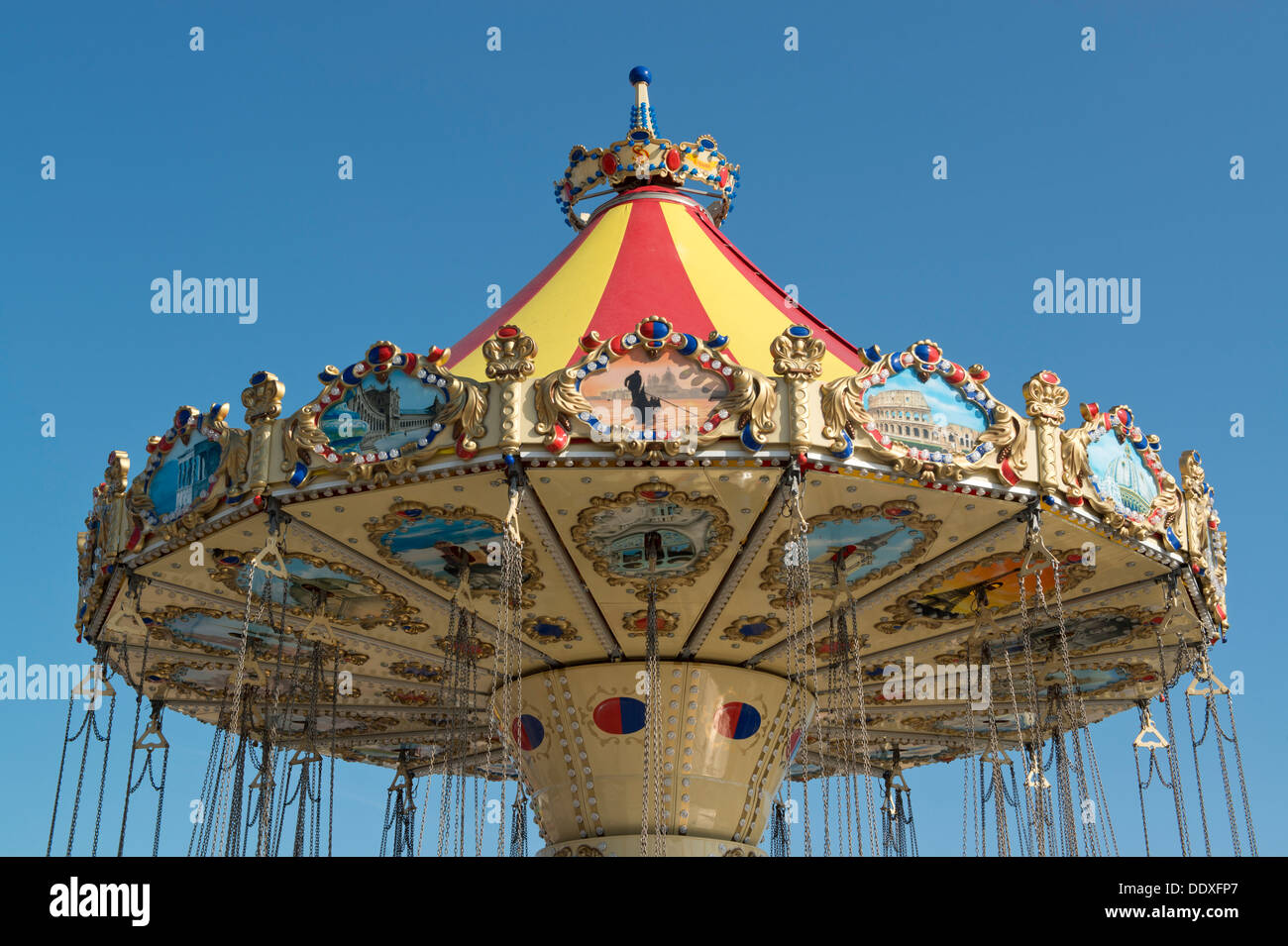 Ein Karussell fahren Sie an der Strandpromenade von Meer in Bournemouth im Süden der englischen Grafschaft Dorset. Stockfoto