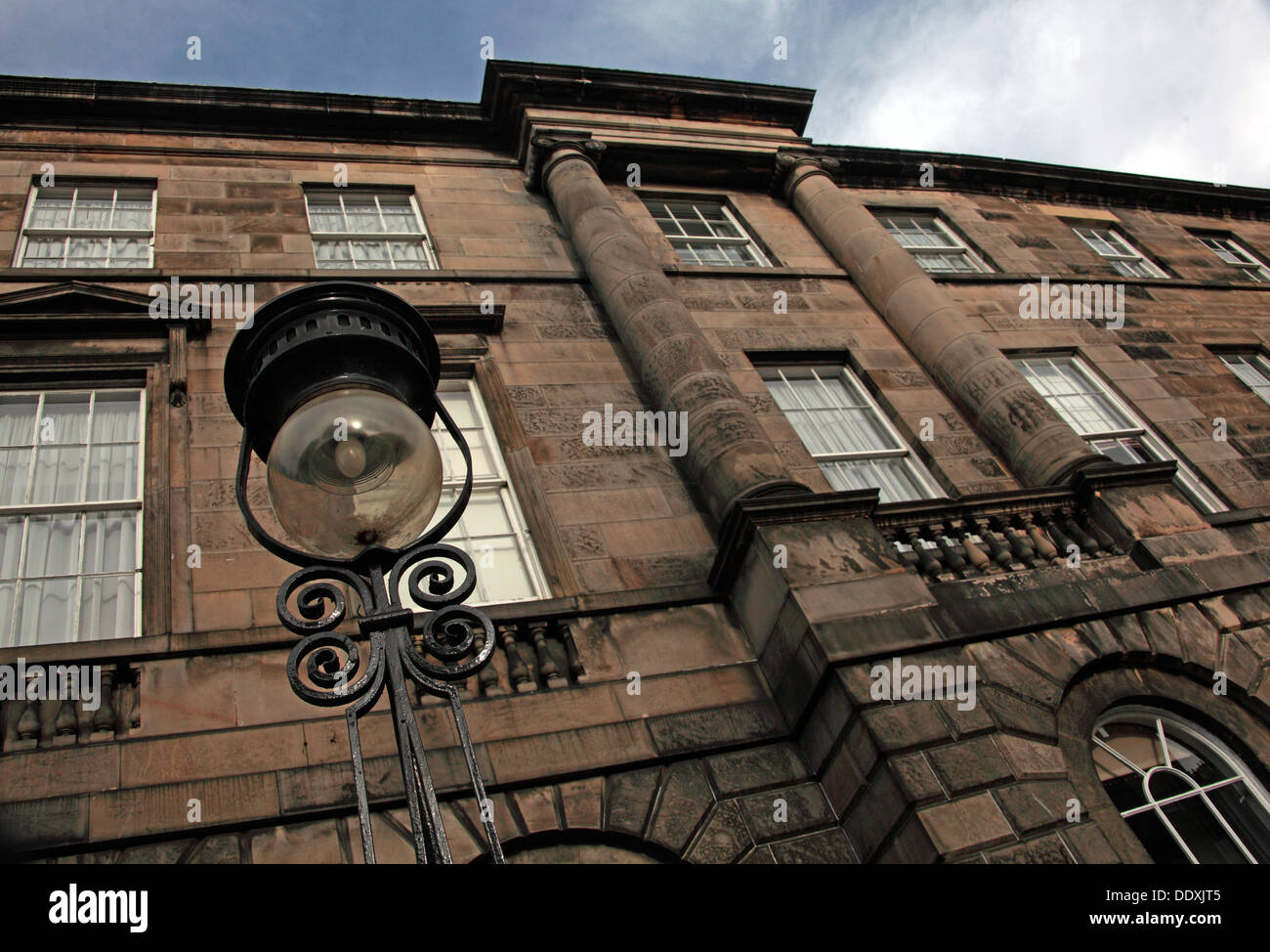 Gebäude von New Town von Edinburgh, klassische Architektur, Straßenlaternen, Lothian, Schottland, Großbritannien Stockfoto