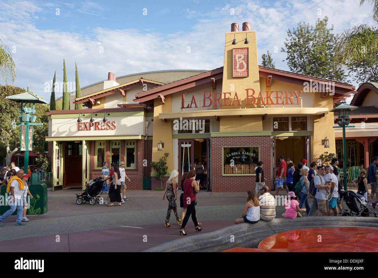Innenstadt von La Brea Bakery, Disneyland, Disney, Anaheim, Kalifornien Stockfoto