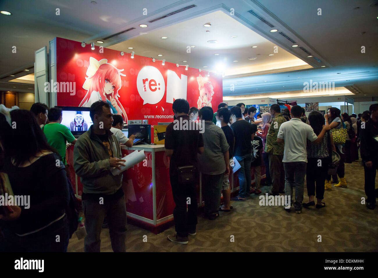 Jakarta, Indonesien, 8. September 2013: große Anzahl von Personen besuchen Reon Comics im Anime Festival Asia - Indonesien 2013 stehen Stockfoto