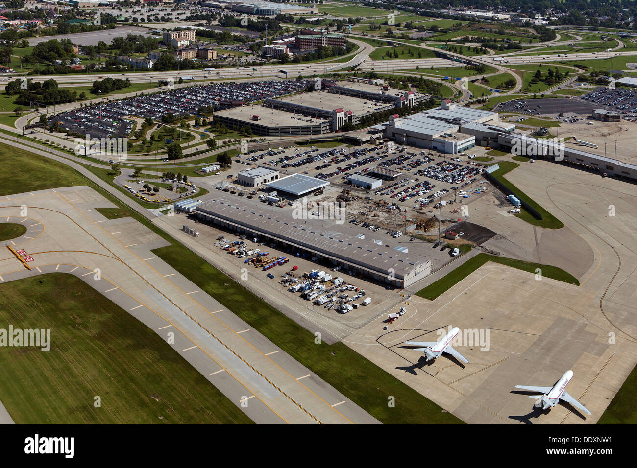 Luftaufnahme, Louisville International Airport, Sandiford Field, SDF, Louisville, Kentucky aus der Bibliothek des Aerial Archives Stockfoto