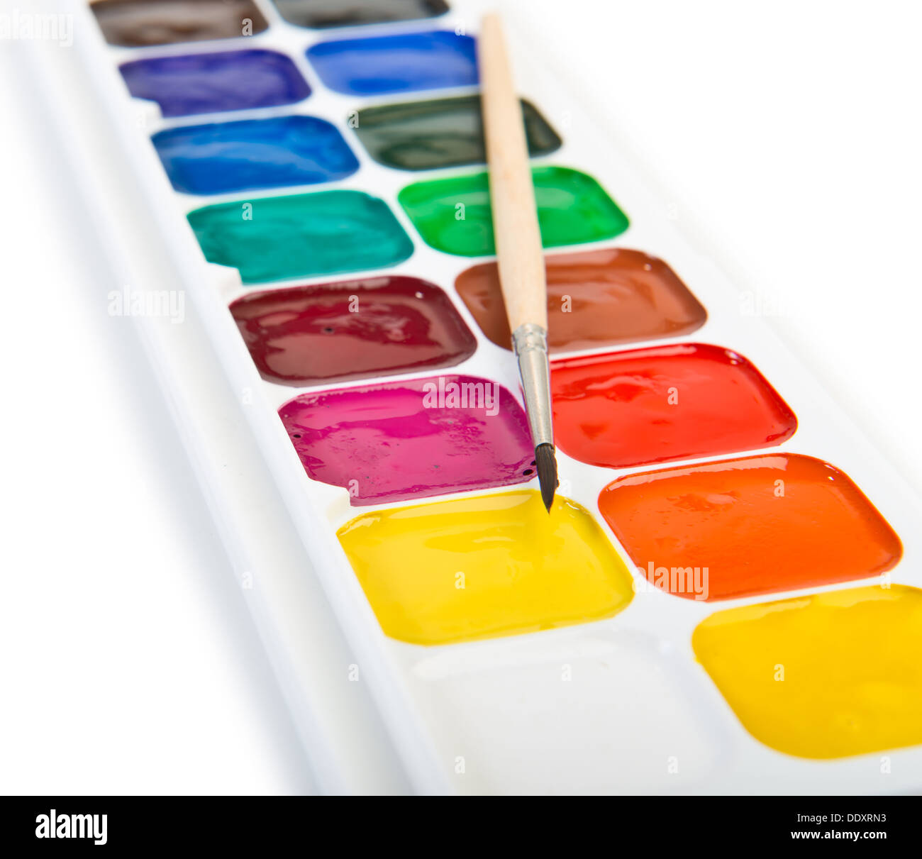 Schule Box mit Farben und Pinsel closeup Stockfoto