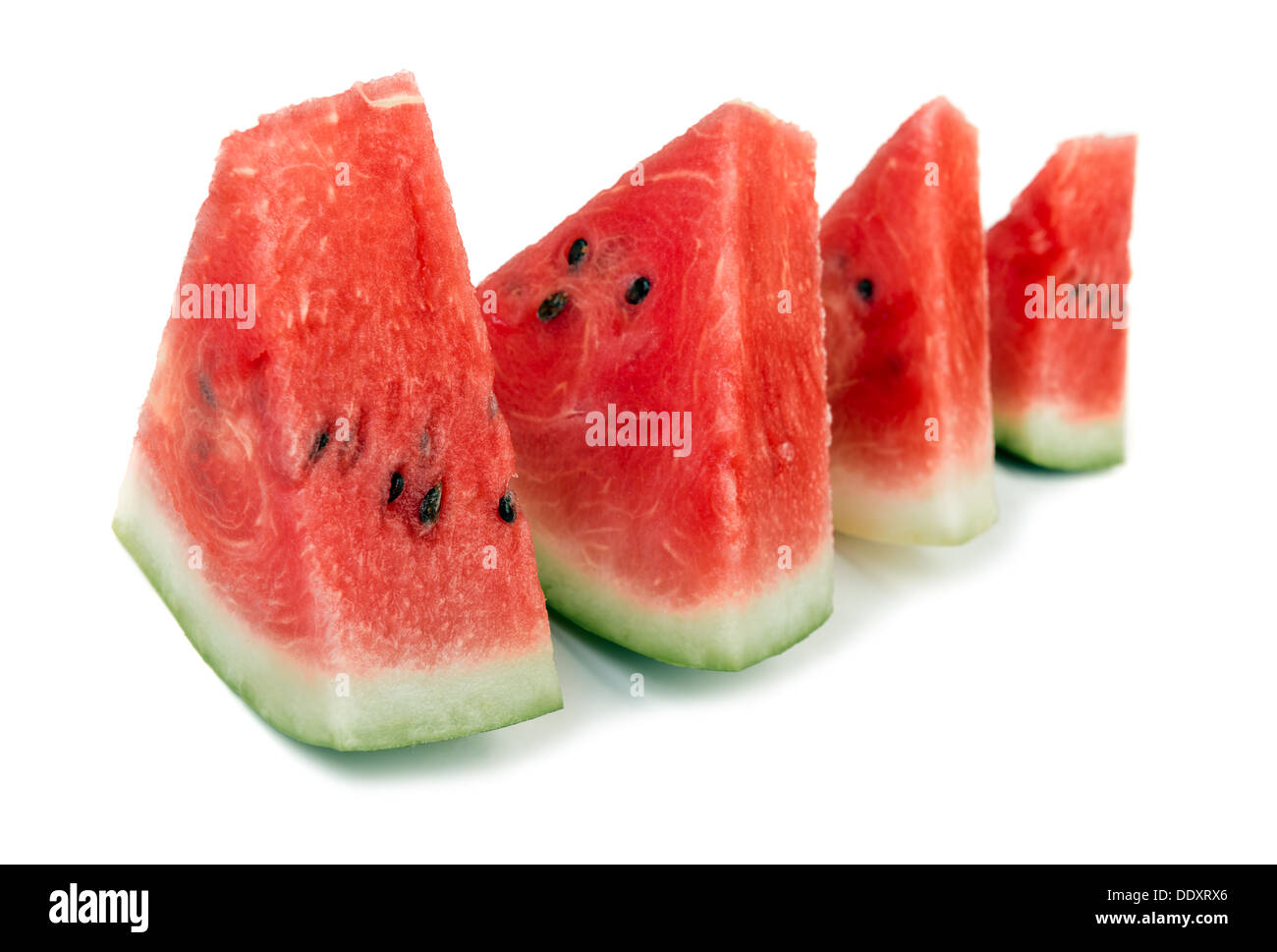 Scheiben Wassermelone auf weißem Hintergrund Stockfoto