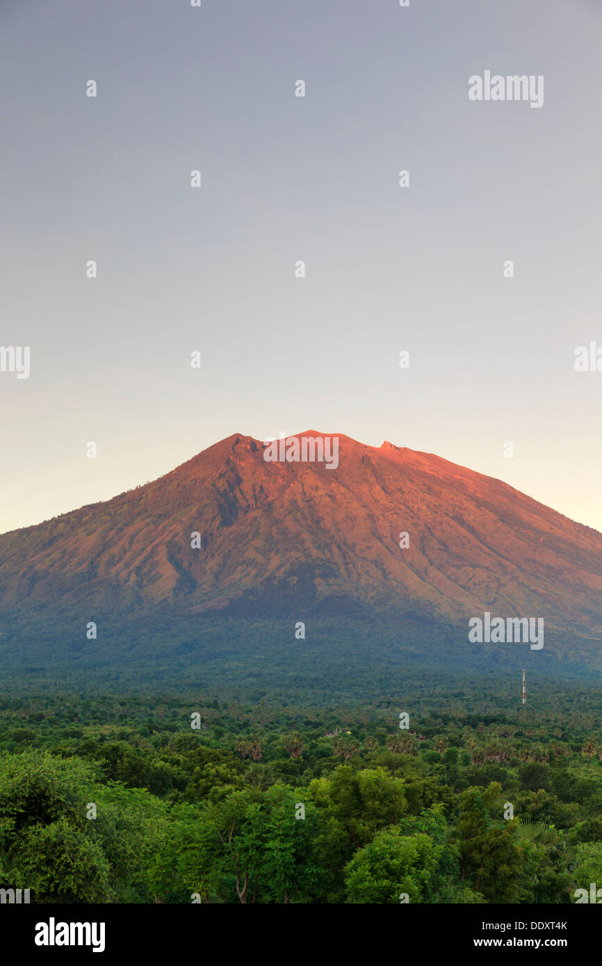 Tulamben, Gunung Agung Vulkan Nordseite und bestellten Feldern, Ost-Bali, Bali, Indonesien Stockfoto