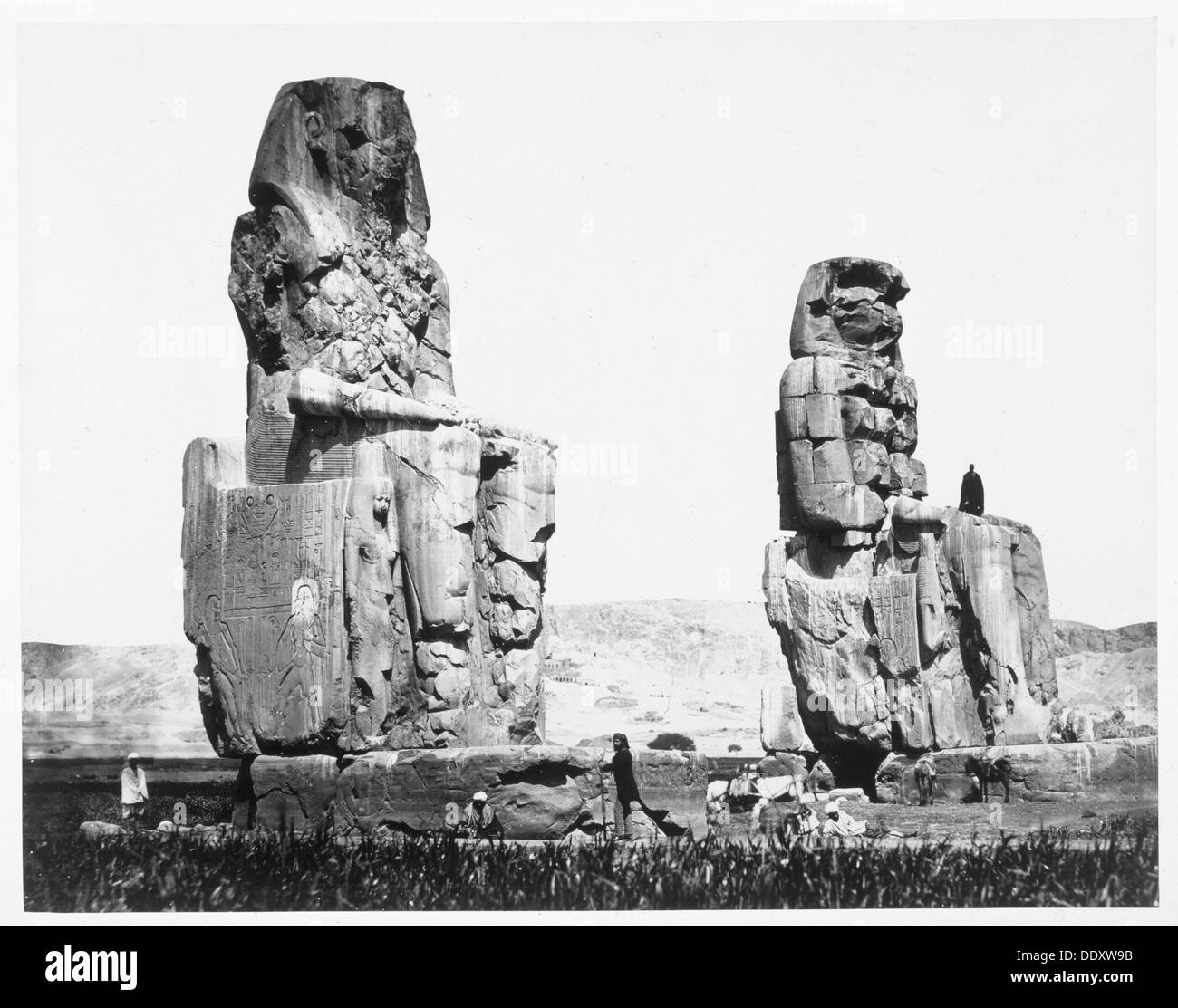 Die Kolosse von Memnon, Theben, Ägypten, 1860. Künstler: Francis Frith Stockfoto