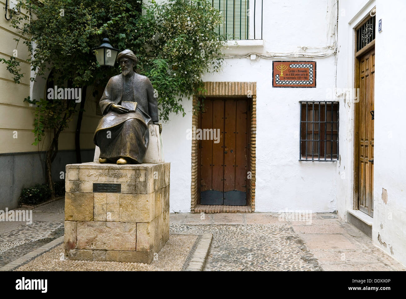 Statue von Maimonides, Judenviertel, Cordoba, Spanien, 2007. Künstler: Samuel Magál Stockfoto