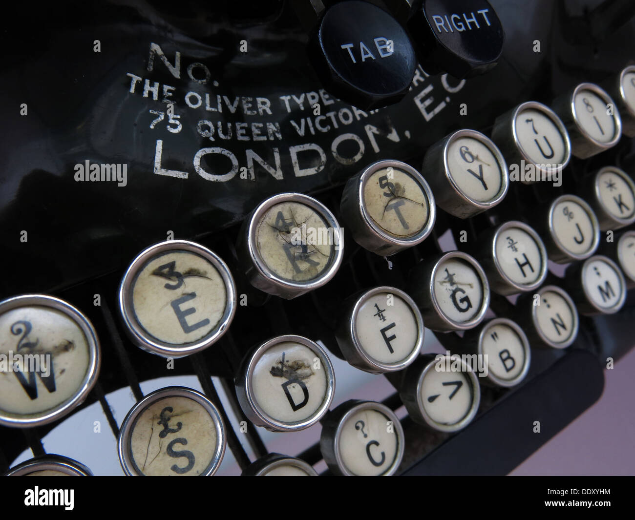 Alte klassische viktorianische Schreibmaschine Maschine. Schwarz mit Elfenbein-Tasten Stockfoto