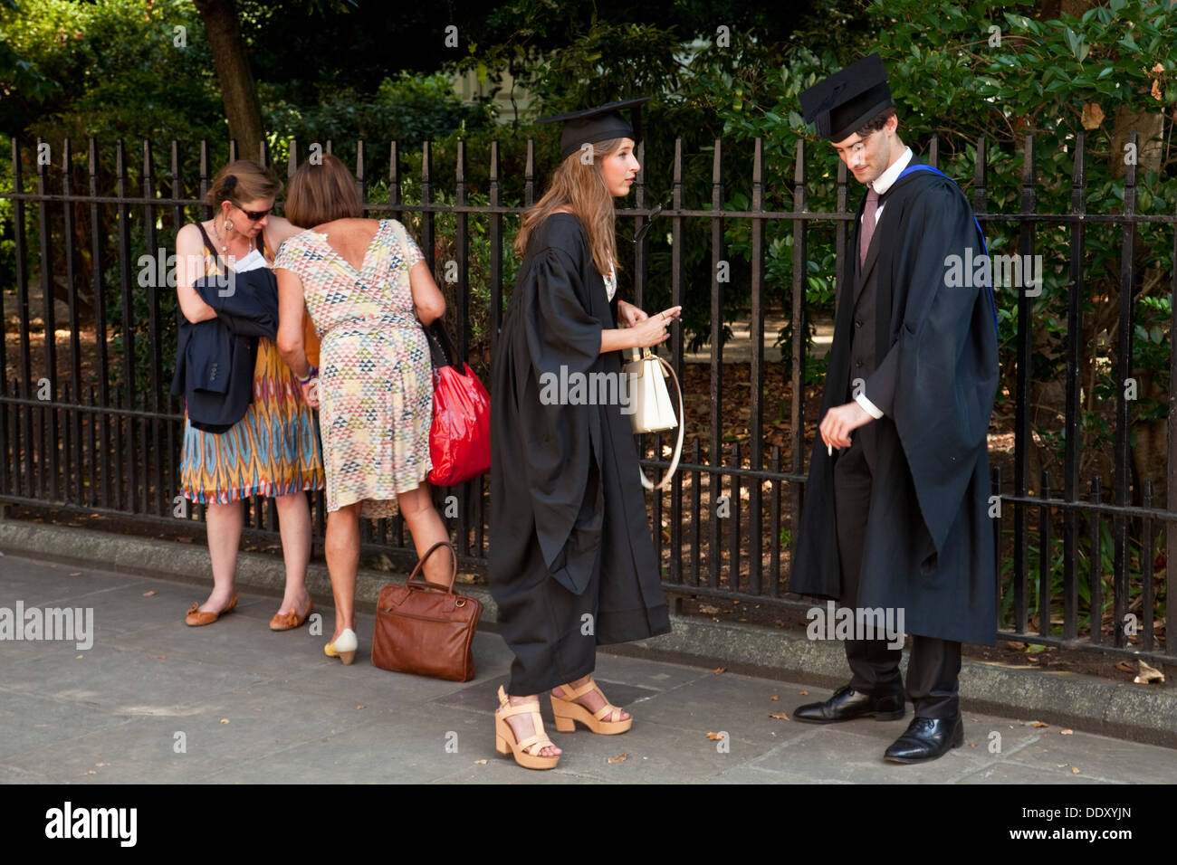 Abschlussfeier für Universitätshochschule London Studenten, Bedford Square, London, England Stockfoto