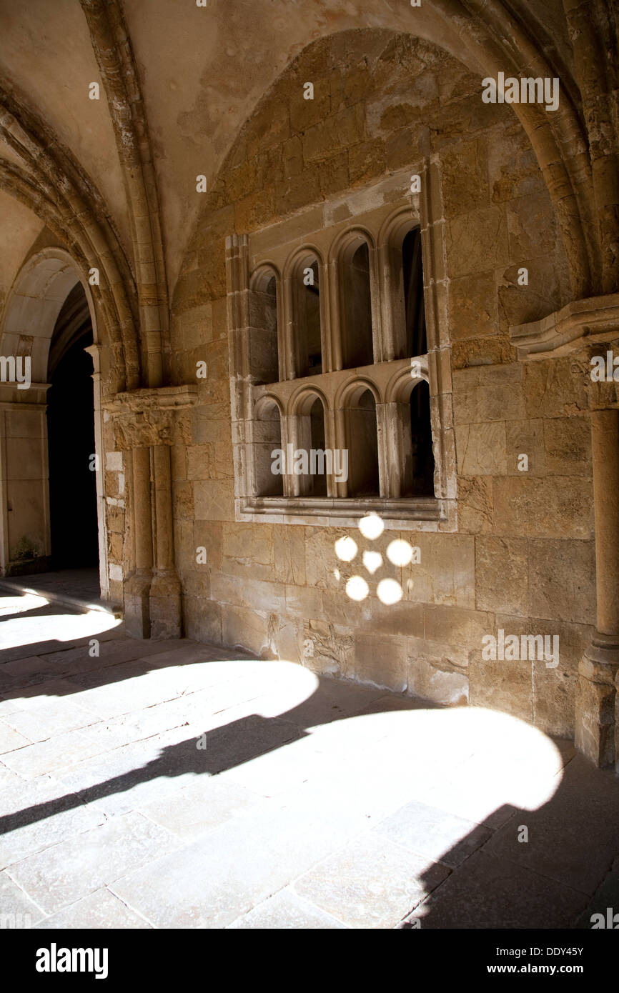 Rippe vaulting im Kreuzgang, alte Kathedrale von Coimbra, Portugal, 2009.  Künstler: Samuel Magál Stockfoto