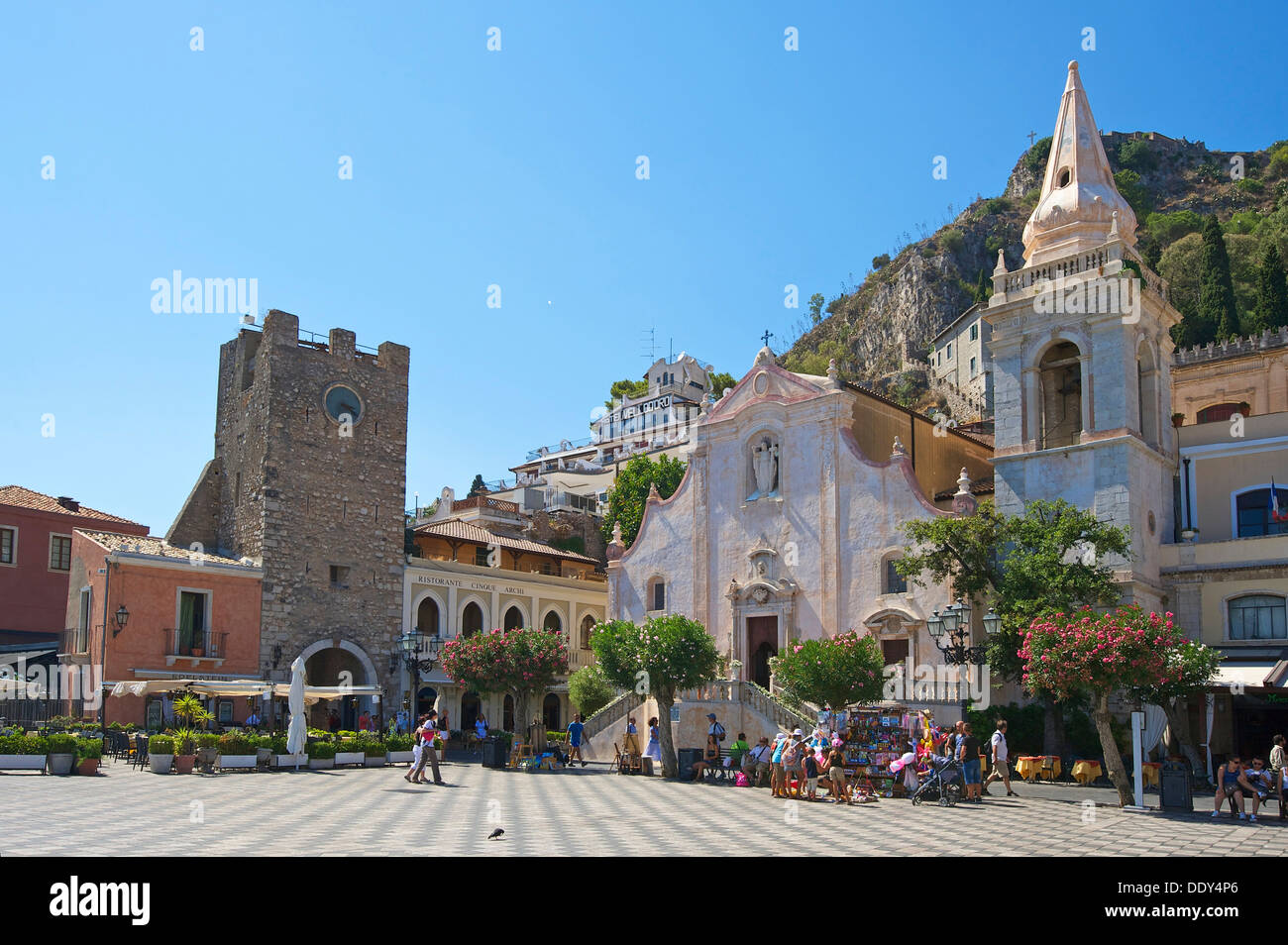 Corso Umberto, Piazza IX Aprile Quadrat und San Giuseppe Church Stockfoto