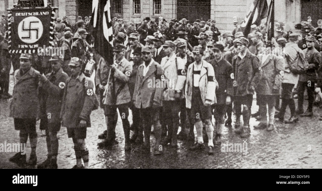 Parade von Mitgliedern der SA, Weimar, Deutschland, 1926. Künstler: unbekannt Stockfoto