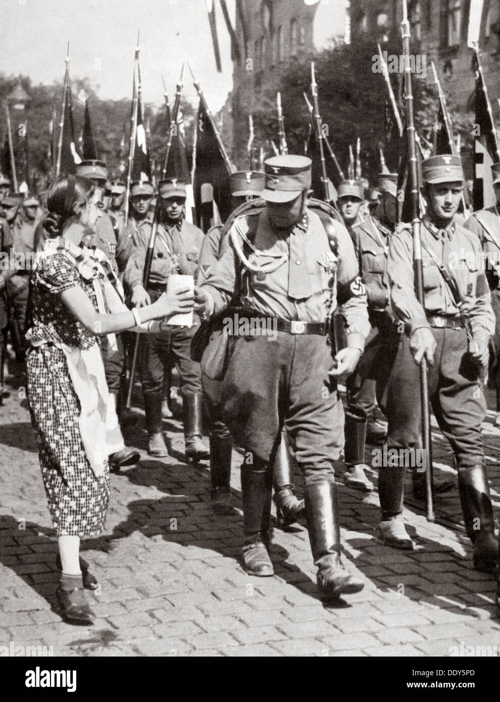 "Ein frisches trinken aus einer zarten Hand schmeckt doppelt so gut", c1933 (1938). Künstler: unbekannt Stockfoto