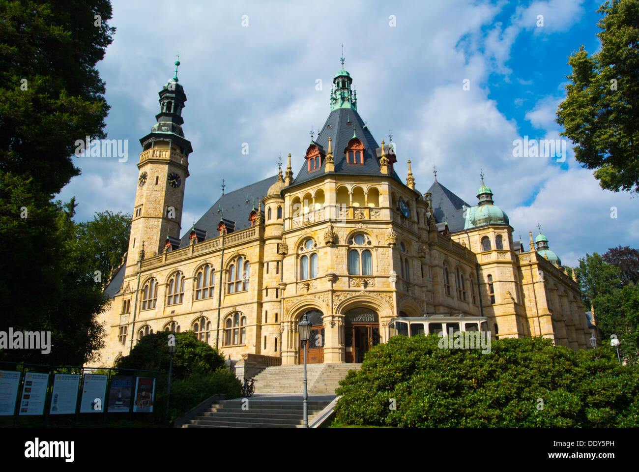 Severoceske Muzeum untergebracht im Neorenaissance Stil Gebäude Liberec-Nord-Böhmen-Tschechien-Europa Stockfoto