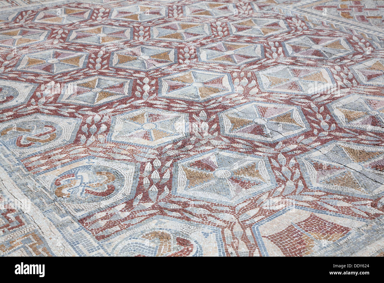 Ein Mosaik-Fußboden im Haus des Hakenkreuzes Cross, Conimbriga, Portugal, 2009. Künstler: Samuel Magál Stockfoto