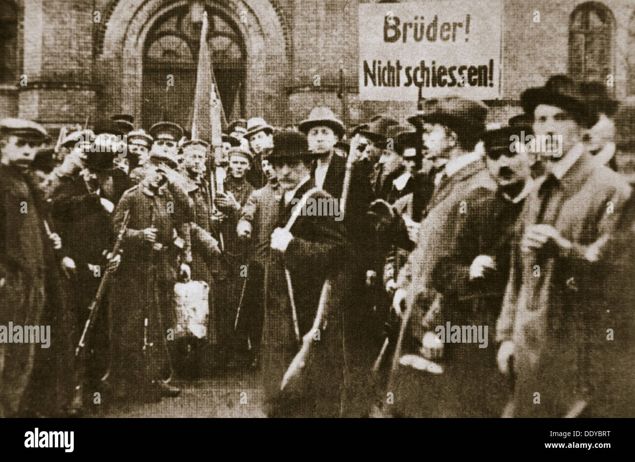 "Brüder, nicht schießen!", Plakat während der deutschen Revolution, Berlin, c1918-c1919. Künstler: unbekannt Stockfoto