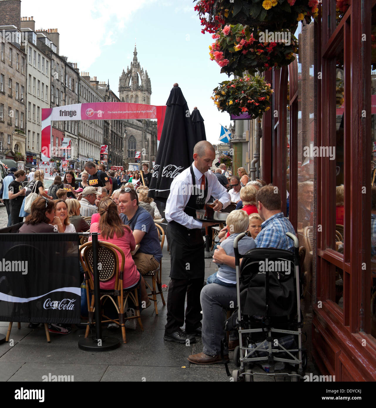 Dining al Fresco, Royal Mile, Edinburgh, Schottland, Vereinigtes Königreich Stockfoto