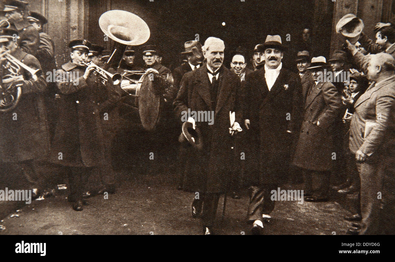 Ramsay MacDonald in New York wird begleitet von Grover Whalen, 1929.  Künstler: S und G Stockfoto