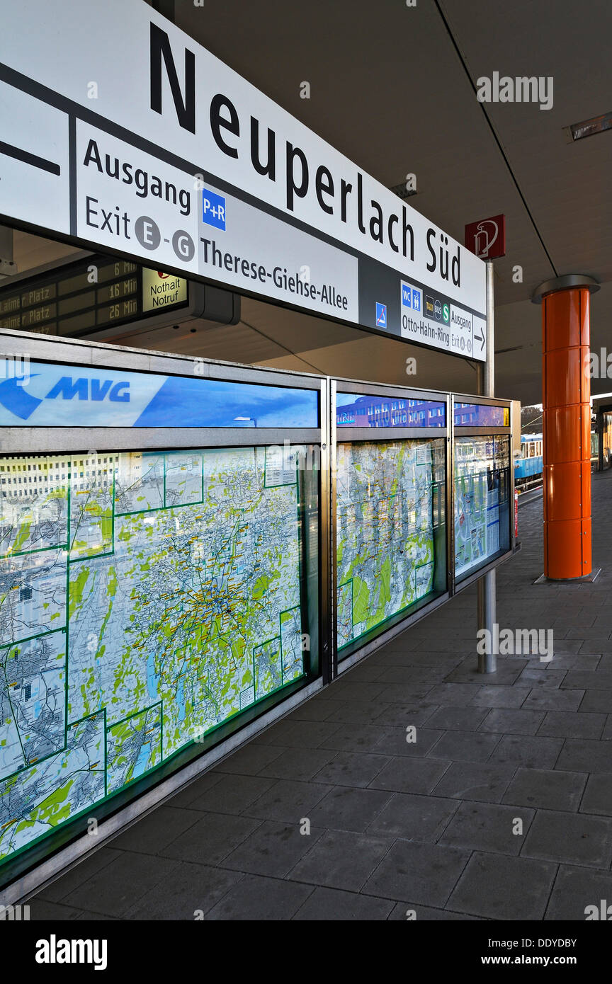 MVG-Plan in der S-Bahn station, Neuperlach verklagt, München, Bayern, PublicGround Stockfoto