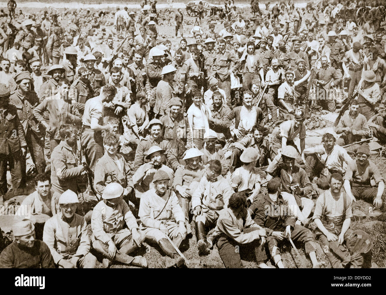 Royal Fusiliers, ruhen Sie sich nach der Erstürmung des La Boiselle, Frankreich, Weltkrieg, 1916. Künstler: unbekannt Stockfoto