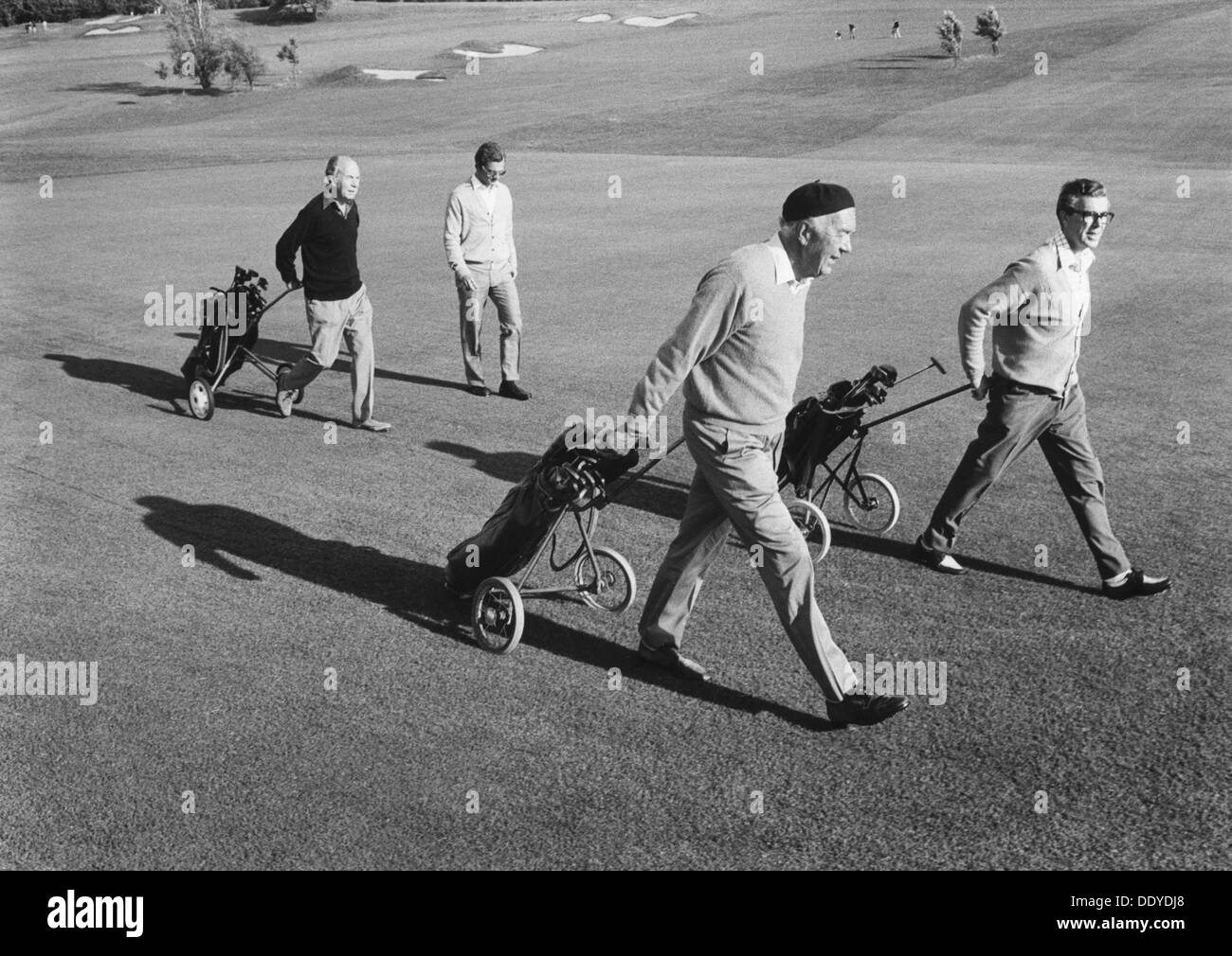 Mitglieder der schwedischen Königsfamilie auf dem Golfplatz, Båstad, Schweden, 1973. Artist: Unbekannt Stockfoto