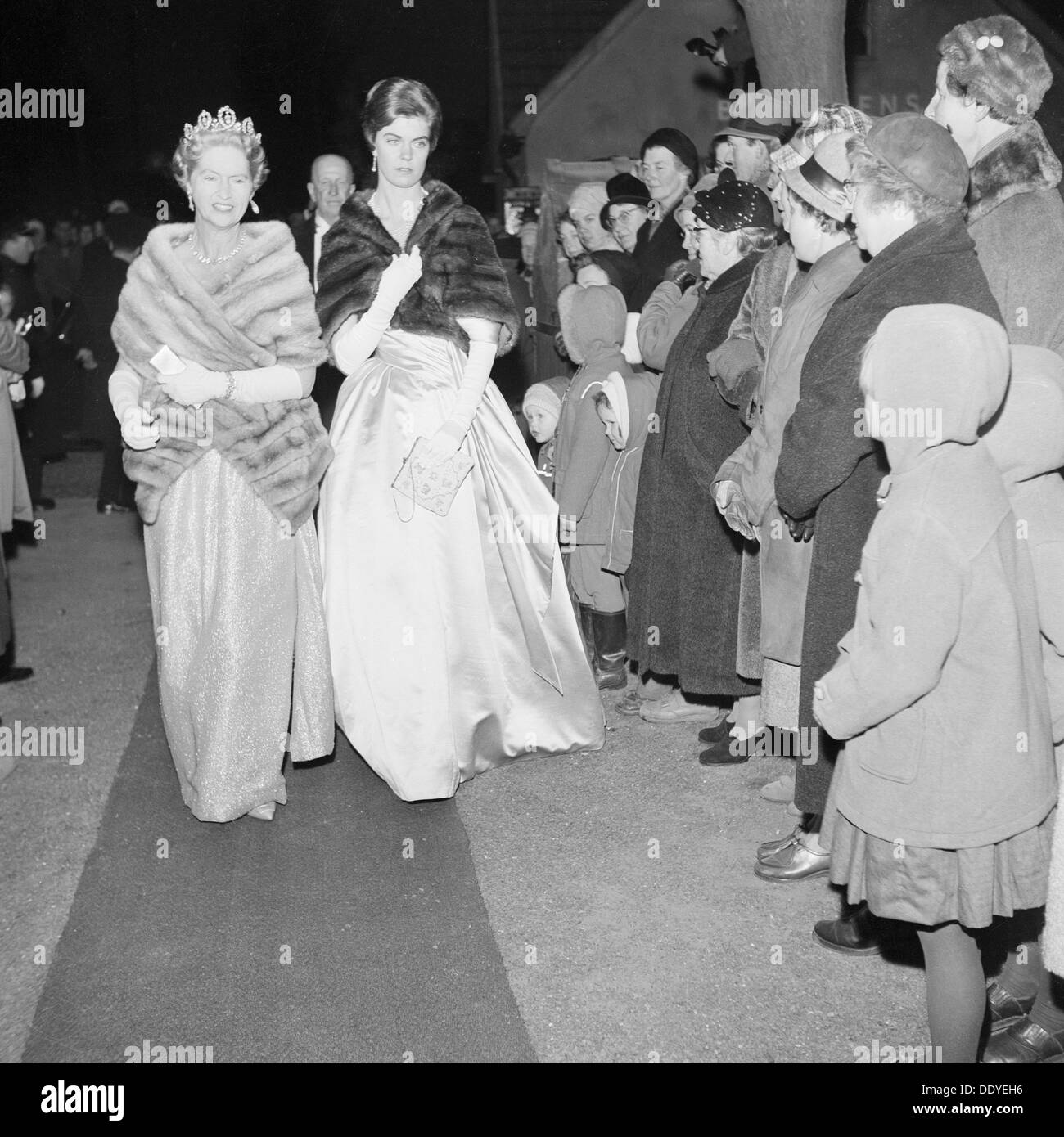 Prinzessin Sibylla und Prinzessin Margaretha auf ihrem Weg zu einer