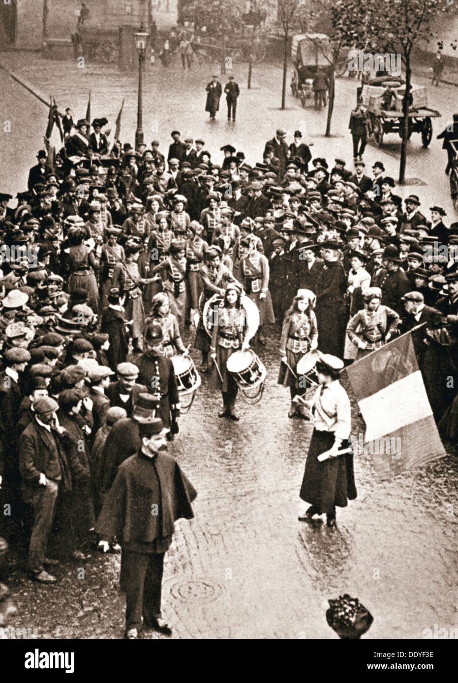 Der Frauen Social and Political Union Pfeife und Trommel-band zum ersten Mal, 13. Mai 1909. Künstler: unbekannt Stockfoto