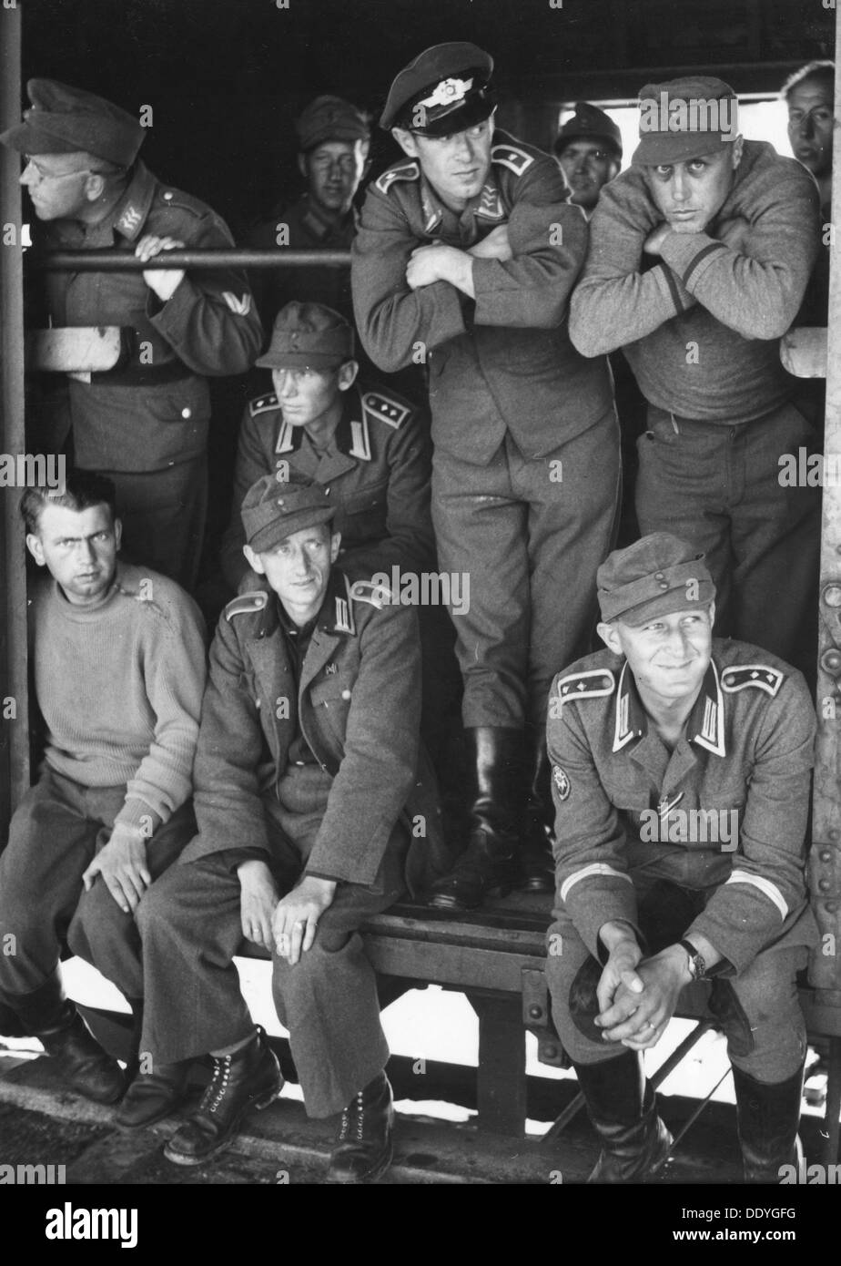 Deutsche Kriegsgefangene in einem Zug, Trelleborg, Schweden, 1945. Artist: Unbekannt Stockfoto