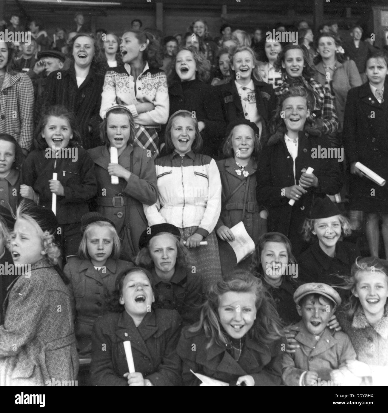 Anhänger an einer Schule Sport übereinstimmen, Trelleborg, Schweden, 1950. Artist: Unbekannt Stockfoto