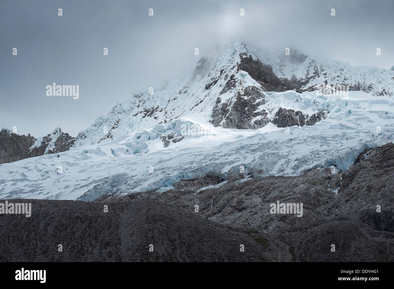 Gletscher unter Pisco und über Laguna 69 im Nationalpark Huascarán, peruanischen Anden. Stockfoto