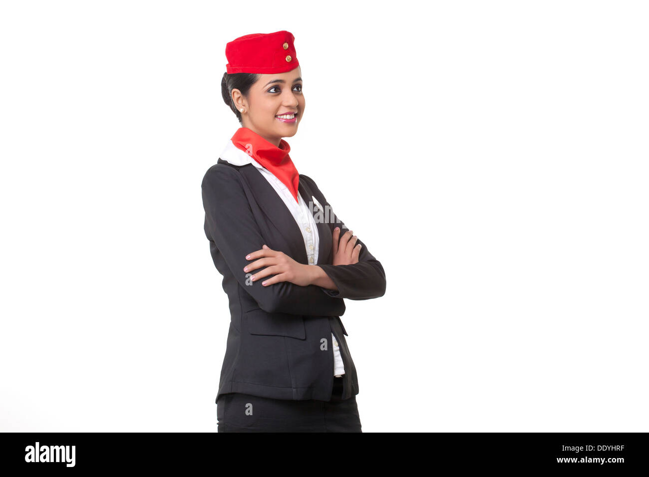 Eine Stewardess mit Arme gekreuzt wegschauen vor weißem Hintergrund Stockfoto