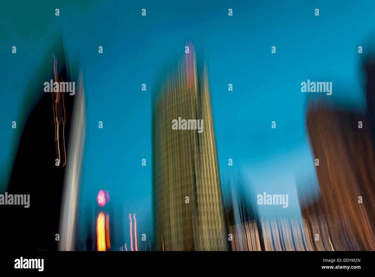 Potsdamer Platz bei Nacht, Langzeitbelichtung, Berlin Stockfoto