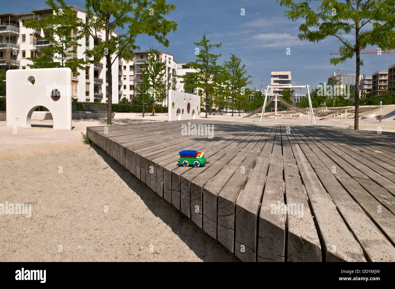 Neue, große und moderne Spielplatz in eine neue Immobilien, Arnulfpark, München, Bayern Stockfoto