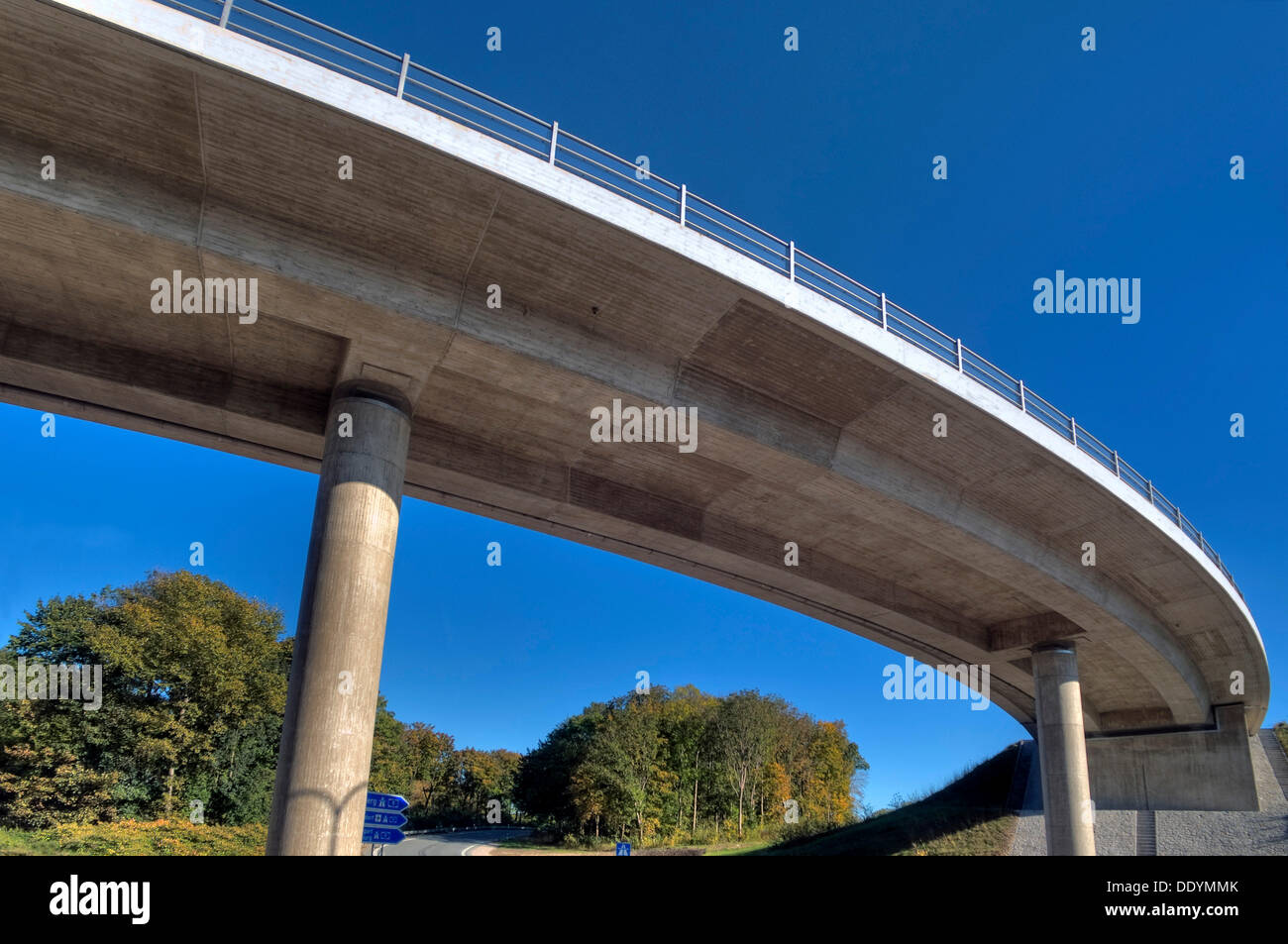 München-Nord, A9, neu fertiggestellten Autobahnbrücke nach Renovierung, München, Bayern Stockfoto