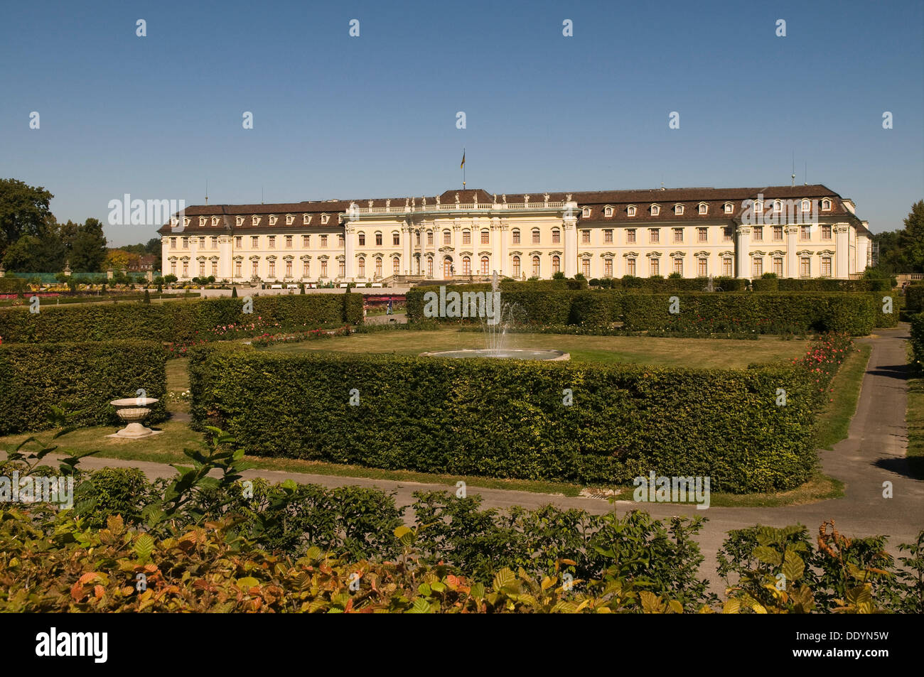 Blick auf den Garten von Deutschlands größten barocken Palast, Ludwigsburg, erbaut 1704-33, Ludwigsburg, Baden-Württemberg Stockfoto