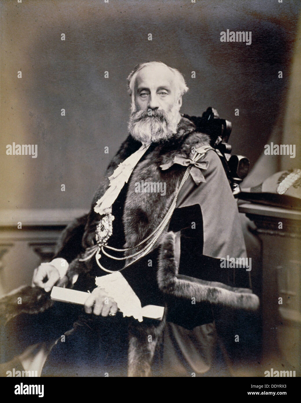 Herr Burt, Sheriff of London tragen scharlachrote Robe, shrieval Abzeichen und Kette, c1865. Künstler: Maull & Co Stockfoto