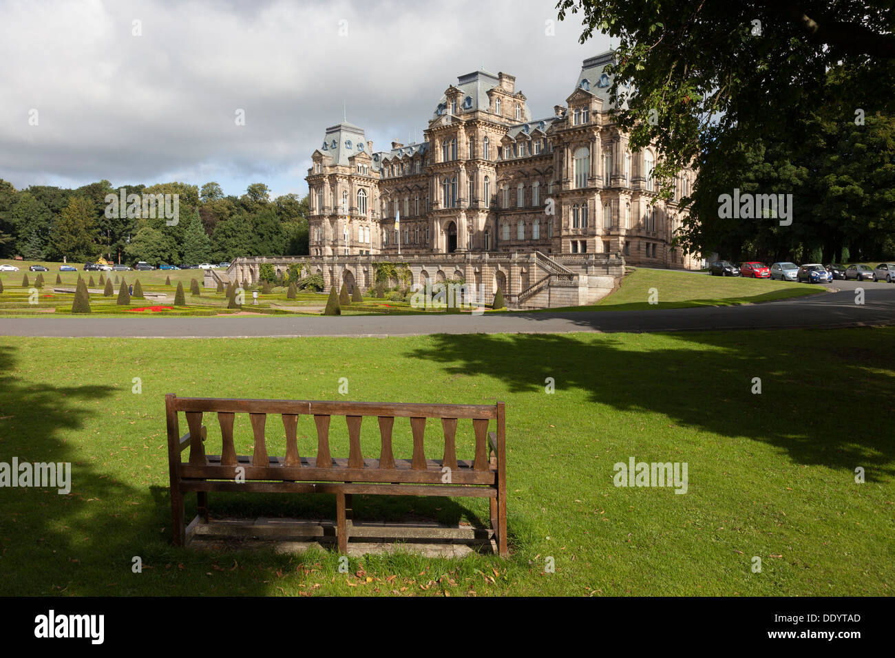 Die Bowes Museum und Gärten in Barnard Castle Teesdale County Durham UK Stockfoto
