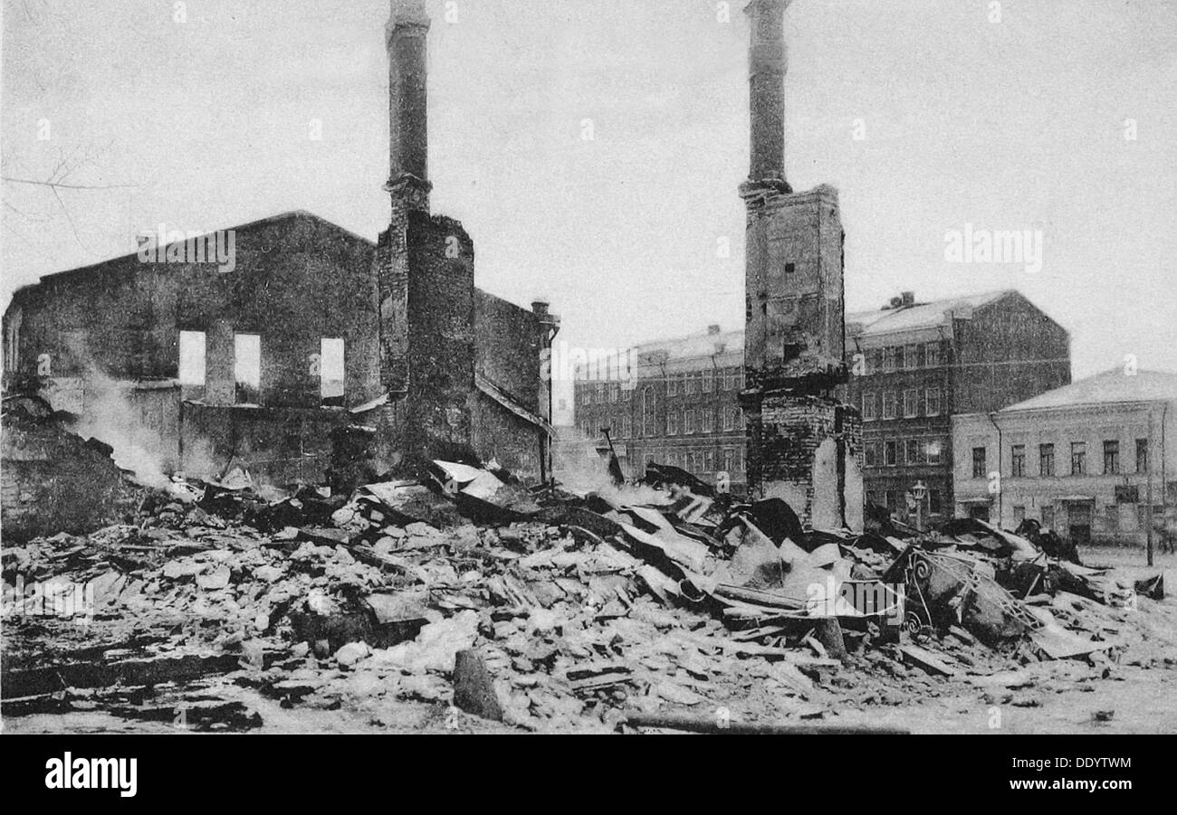 Zerstörung auf einer Moskauer Straße nach der Revolution, Russland, Dezember 1905. Artist: Unbekannt Stockfoto