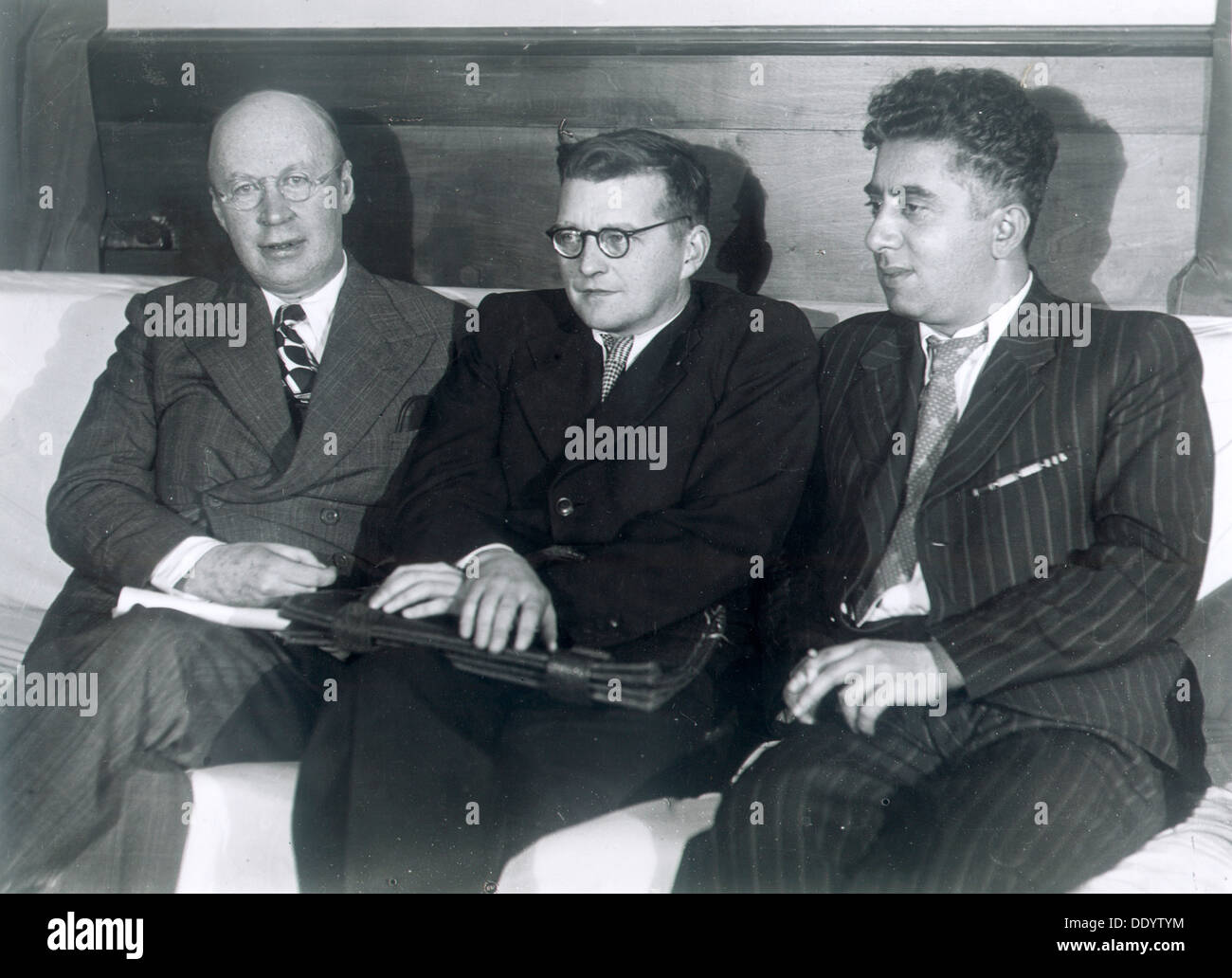 Sergej Prokofjew, Dmitri Schostakowitsch und Aram Chatschaturjan, russischer Komponisten, 1945. Artist: Unbekannt Stockfoto