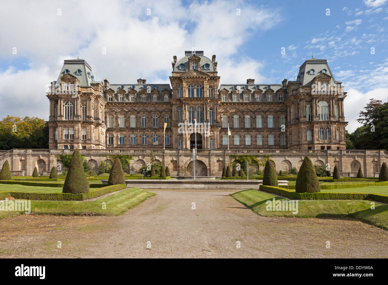 Die Bowes Museum und Gärten in Barnard Castle Teesdale County Durham UK Stockfoto