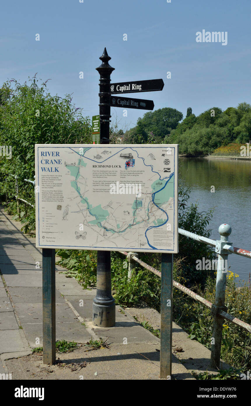 Fluss Kran laufen Schild neben der Themse, Twickenham, London, UK. Stockfoto