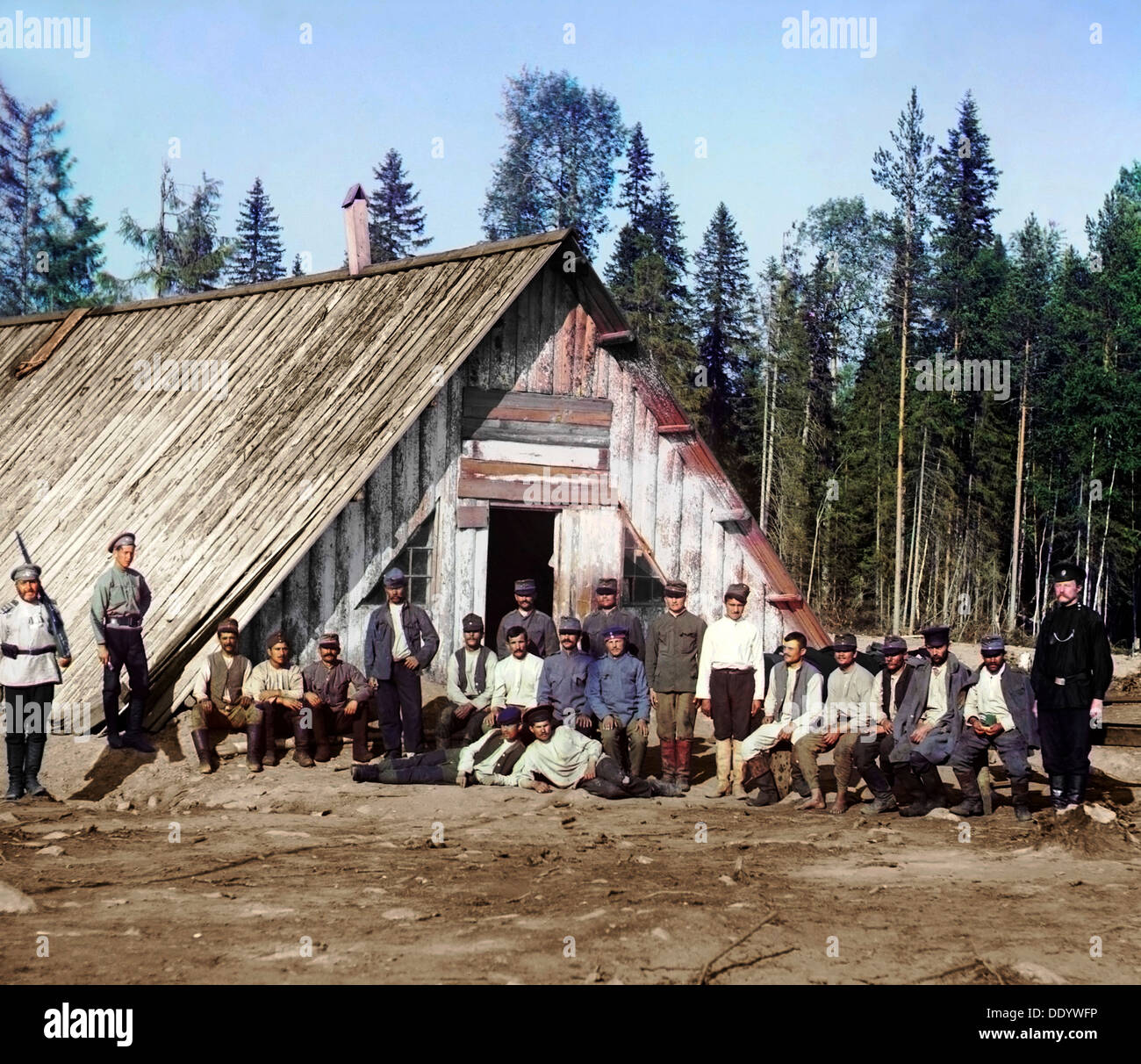 Österreichisch-ungarische Kriegsgefangene in der Nähe einer Kaserne, Karelien, Russland, WWI, 1915.  Künstler: Sergej Michailowitsch Prokudin-Gorski Stockfoto
