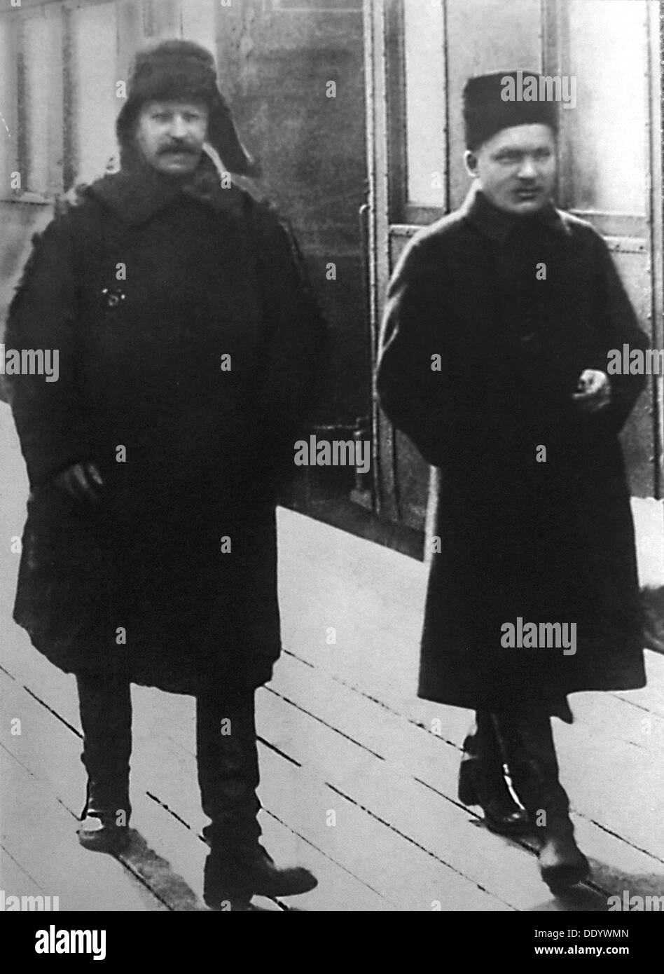 Sowjetischer Führer Joseph Stalin und Sergei Kirov, Moskau, UdSSR, 1928. Künstler: Anon Stockfoto