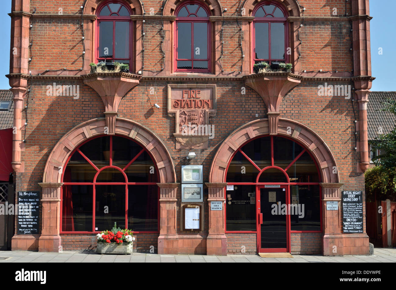 Die alte Feuerwache in Brentford High Street, London, UK. Stockfoto