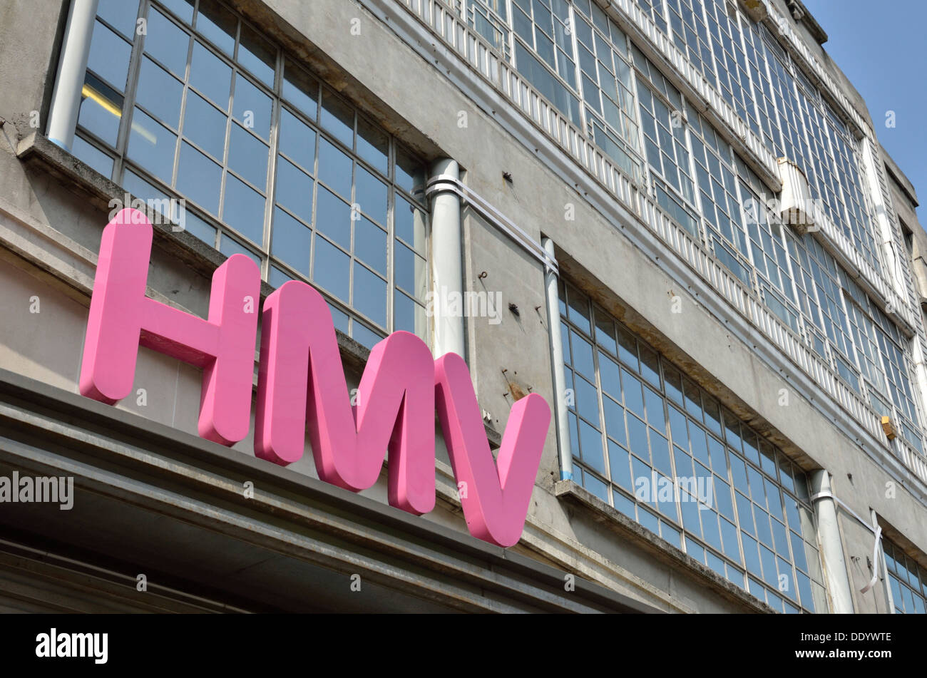 HMV-Logo Ouside ihre Plattenladen in Oxford Street, London, UK. Stockfoto