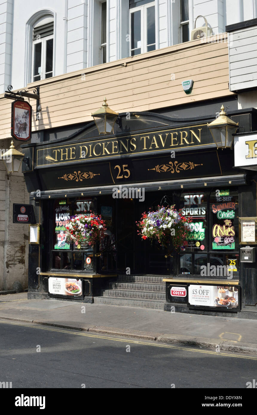 Das Dickens Tavern Pub in London Street, Paddington, London, UK. Stockfoto