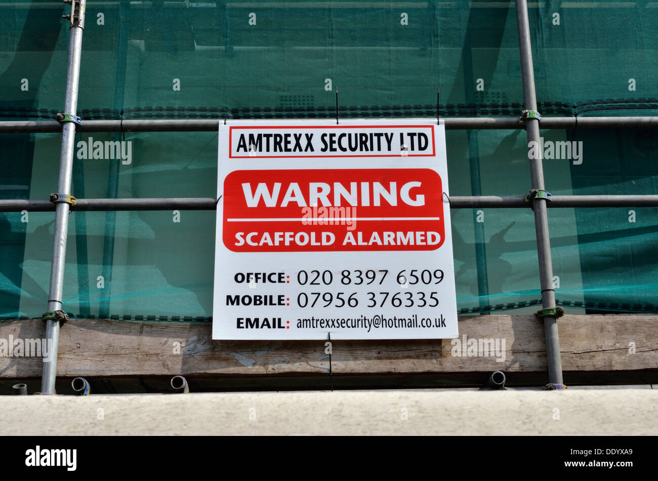 "Gerüst aufgeschreckt" Warnschild am Gerüst, London, UK Stockfoto