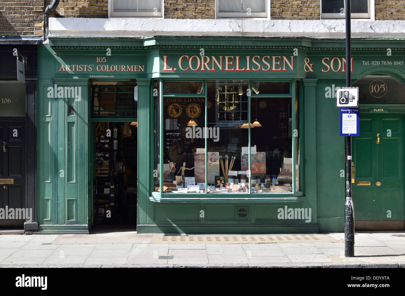 L Cornelissen & Sohn Künstlers Lieferant in Great Russell Street, Bloomsbury, London, UK. Stockfoto