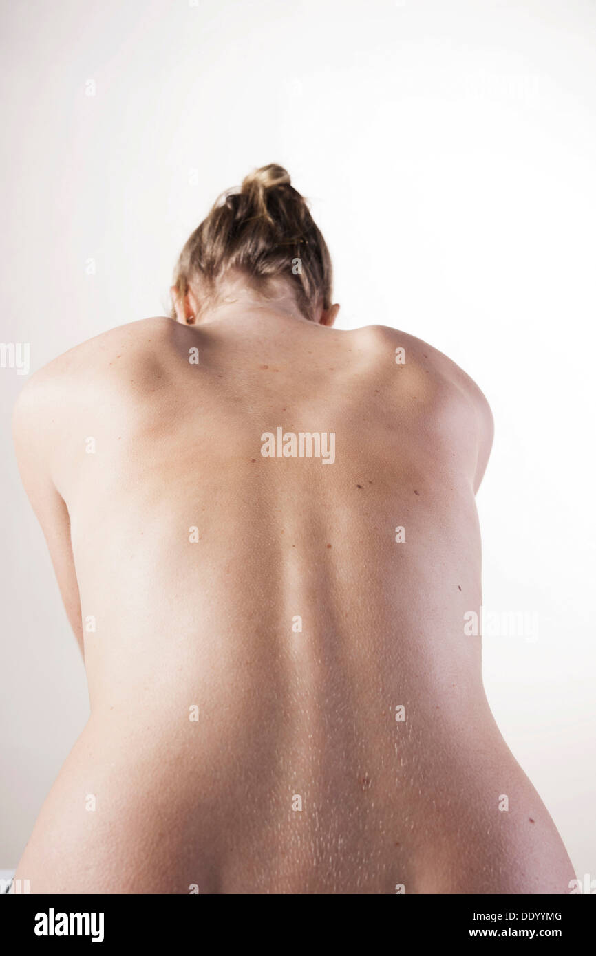 Rückseite einer jungen Frau nackt Stockfoto